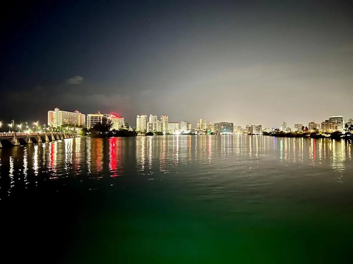 Condado Beachfront Tantra Apartment Σαν Χουάν