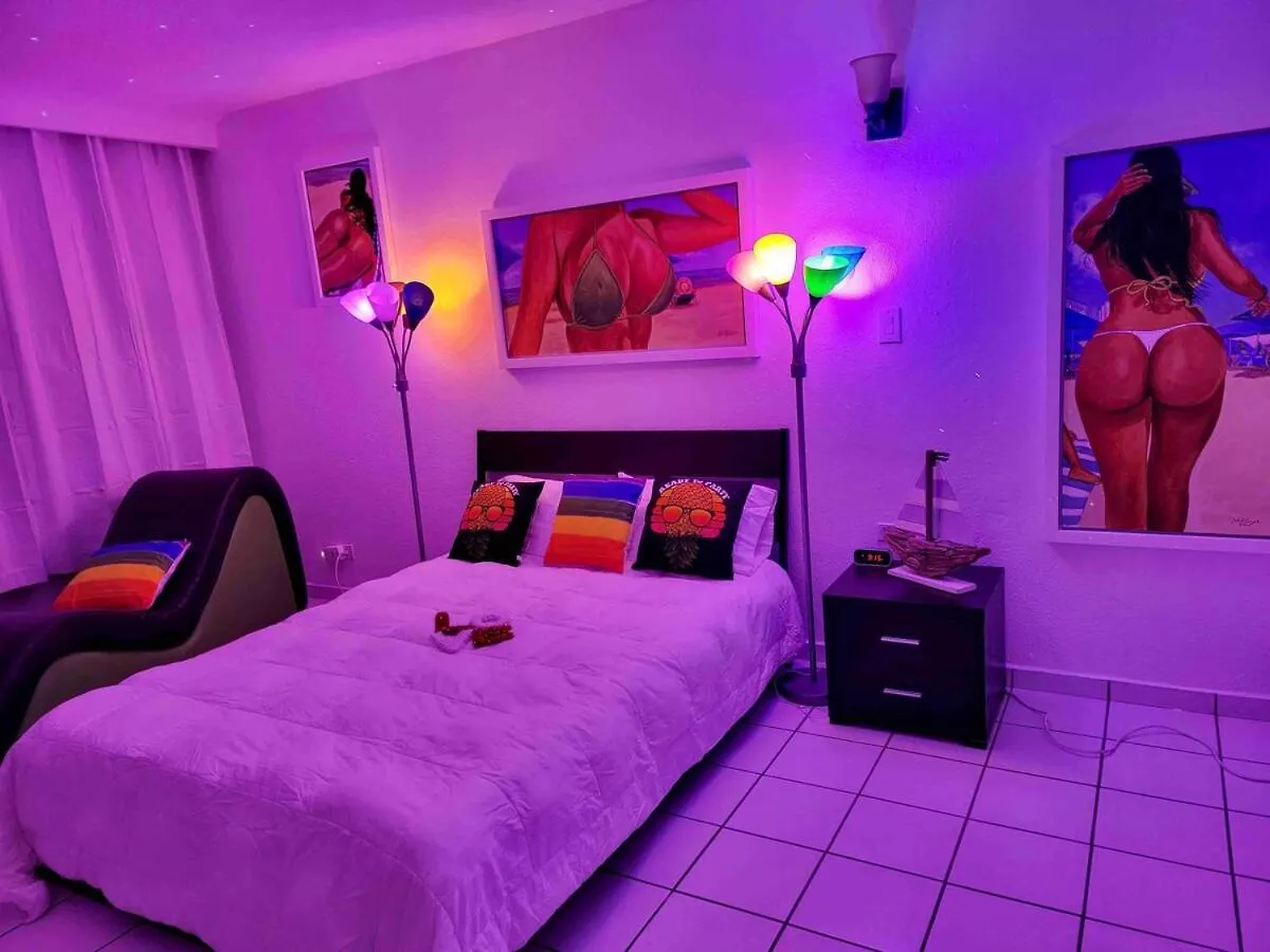 Condado Beachfront Tantra Apartment Σαν Χουάν